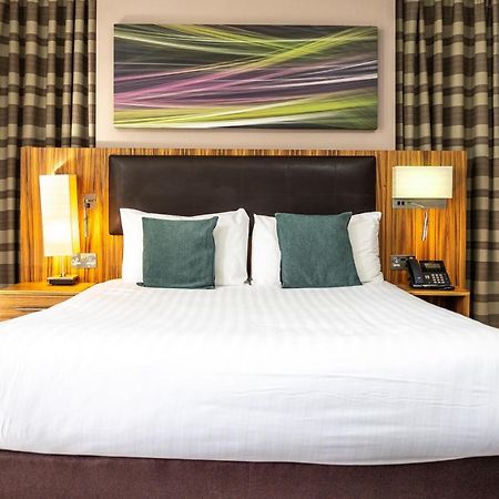 Uno Hotel Heathrow Windsor Слау Экстерьер фото