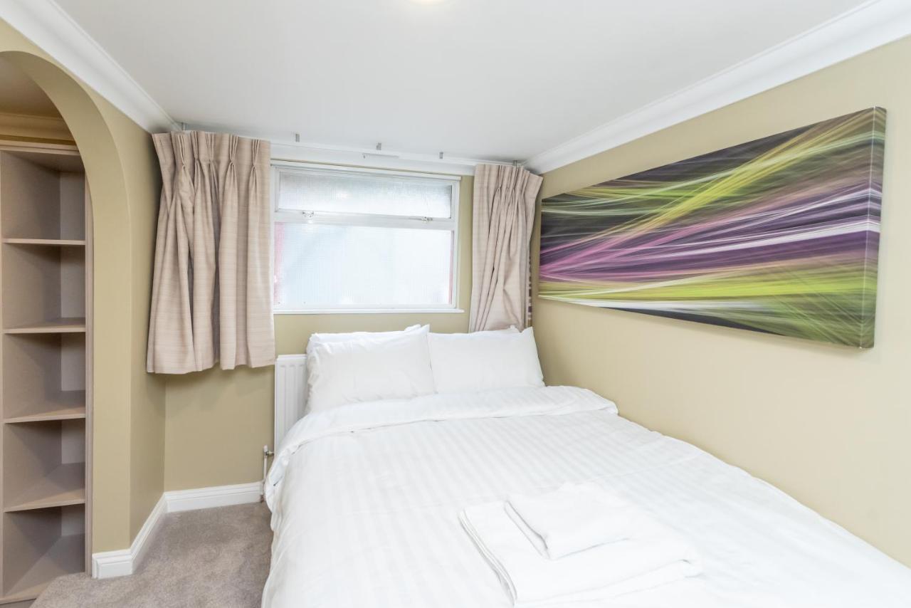 Uno Hotel Heathrow Windsor Слау Экстерьер фото