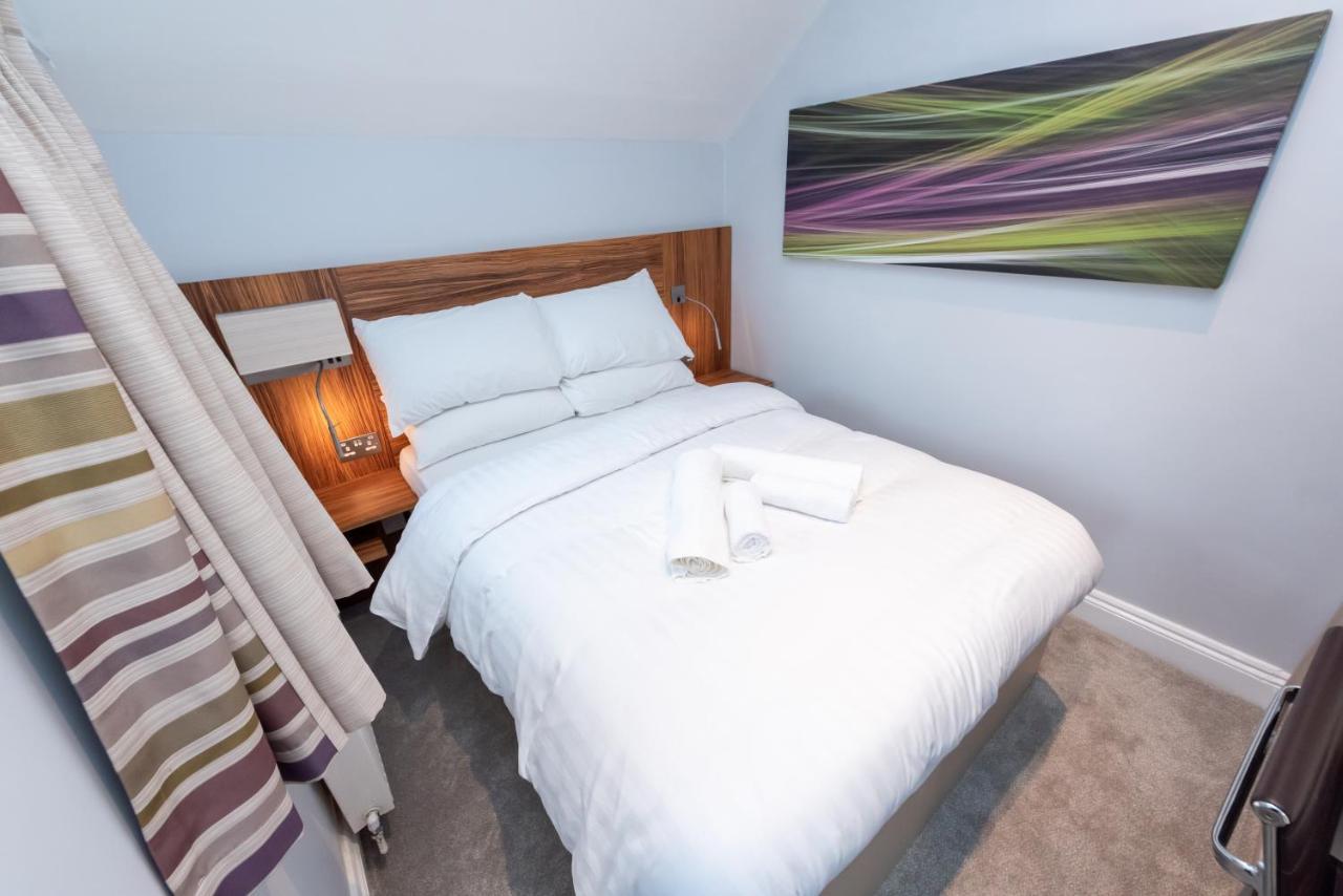 Uno Hotel Heathrow Windsor Слау Экстерьер фото